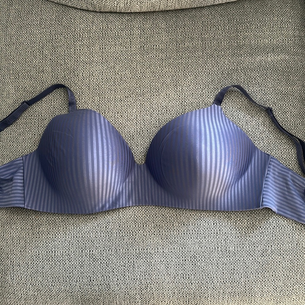 Blue striped Victoria’s Secret T shirt bra 36DDD
